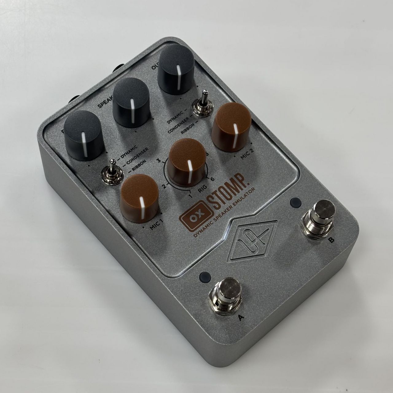 Universal Audio UAFX OX Stomp. Dynamic Speaker Emulator