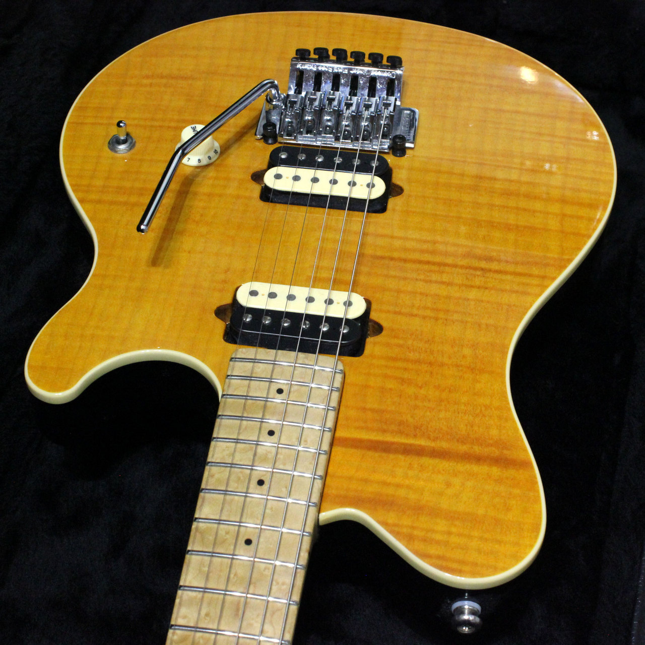 MUSIC MAN AXIS USA Translucent Gold ミュージックマン アクシス 初期物  1997年製です（中古）【楽器検索デジマート】