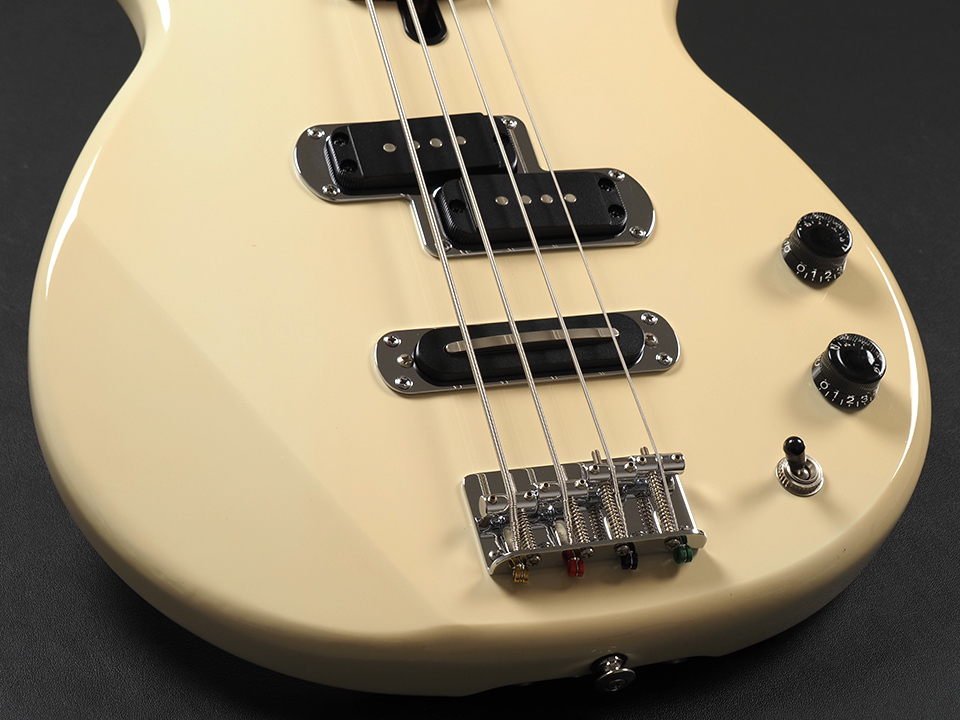 YAMAHA エレキベース BB424 ヴィンテージホワイト YAMAHA エレキベース BB424 ヴィンテージホワイト色 ソフト