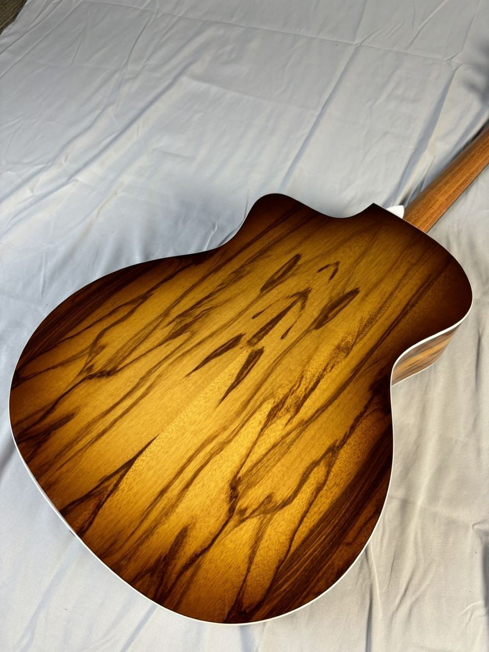 【送料込み】Taylor 214ce ES2 エレアコ 本革ストラップ ケース 送料込み】Taylor 214ce ES2 エレアコ 本革ストラップ ケース