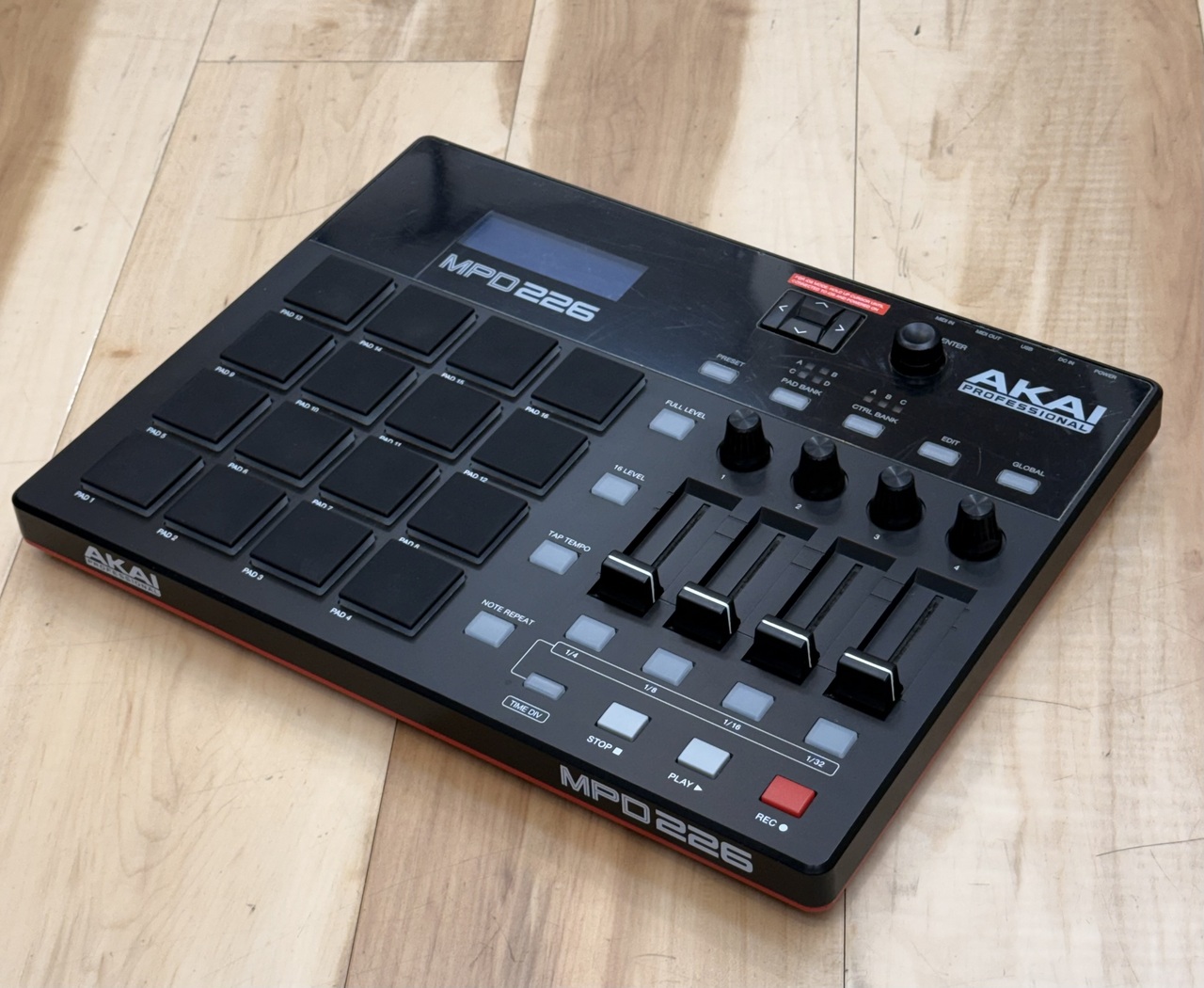 AKAI MPD226 MIDIパッド 【公式通販】