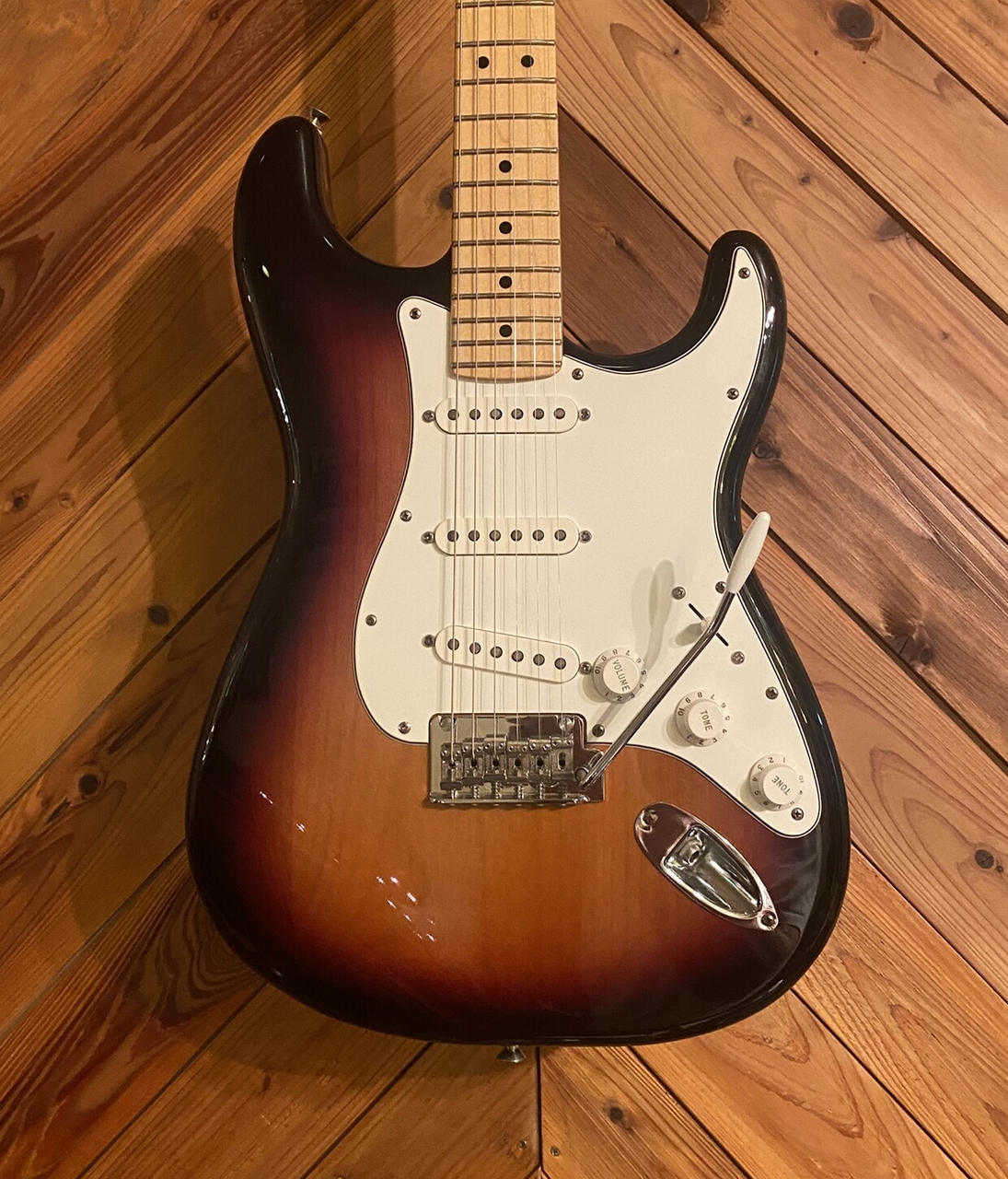 Fender PLAYER SERIES STRATOCASTER サンバースト Fender Player Series Stratocaster 3 Color Sunburst Maple（中古