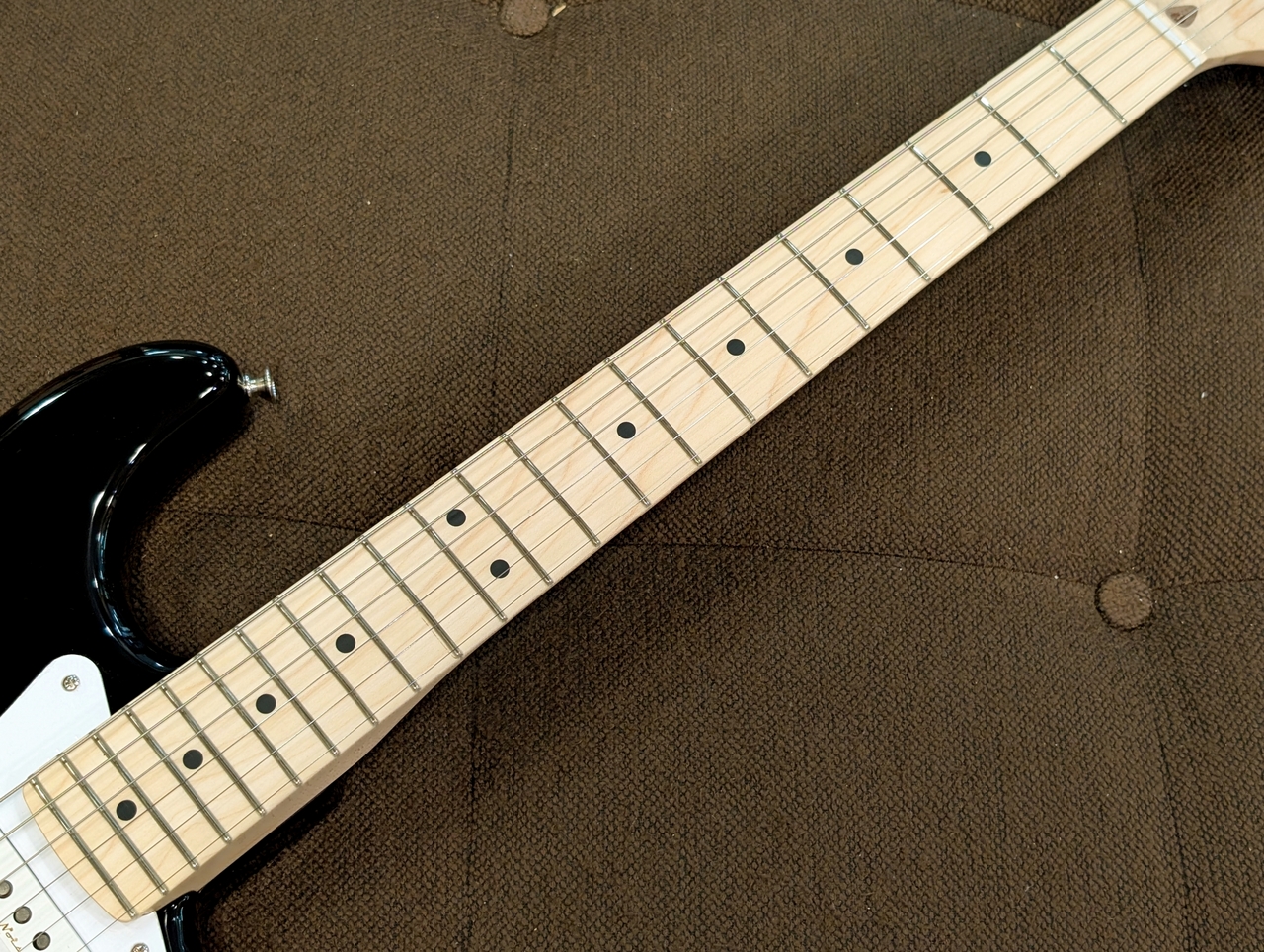 ノーブランドストラトキャスター　ブラック　ノイズレス処理&オレンジドロップ Amazon | Musiclily Ultra 11穴 SSSストラトキャスターピックガード