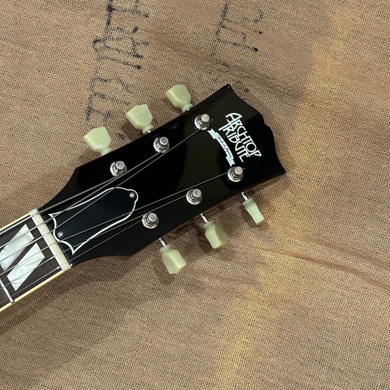 Archtop Tribute AT102 Acousutic Custom LAN (Light Amber Natural