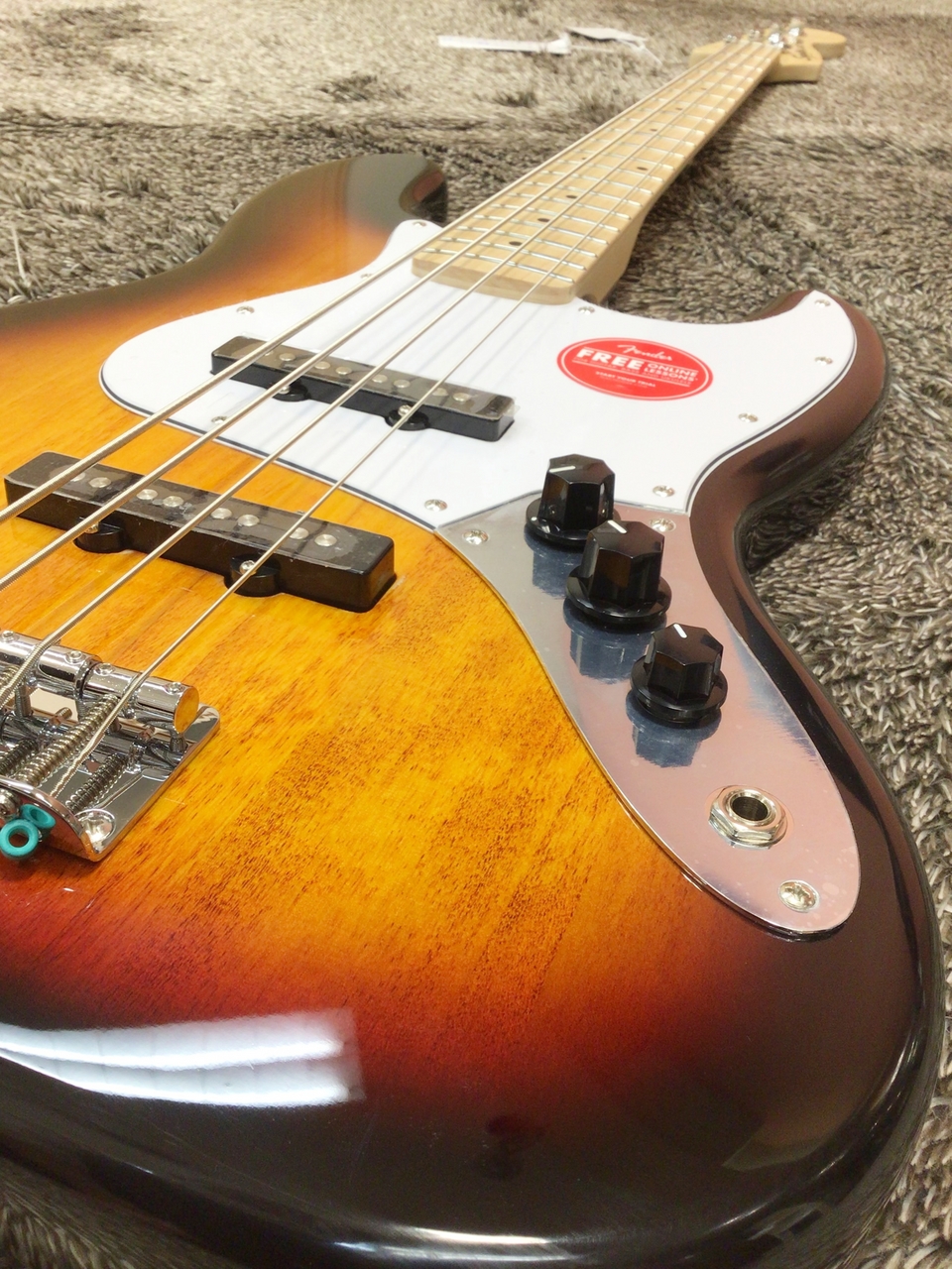 Squier by Fender Affinity Series Jazz Bass, 3-Color Sunburst