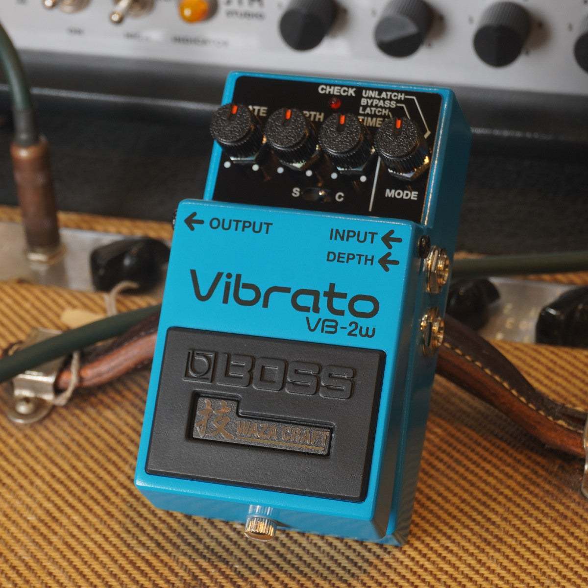 BOSS Vibrato VB-2w Waza Craft 日本製 Amazon.com: BOSS VB-2W Vibrato | Premium Waza Craft Guitar Effect