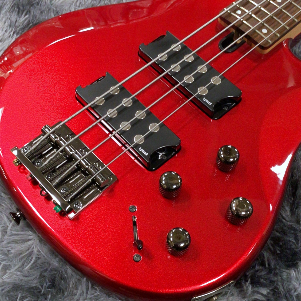 YAMAHA TRBX304 CAR (Candy Apple Red)【中古品】【アクティブ4弦
