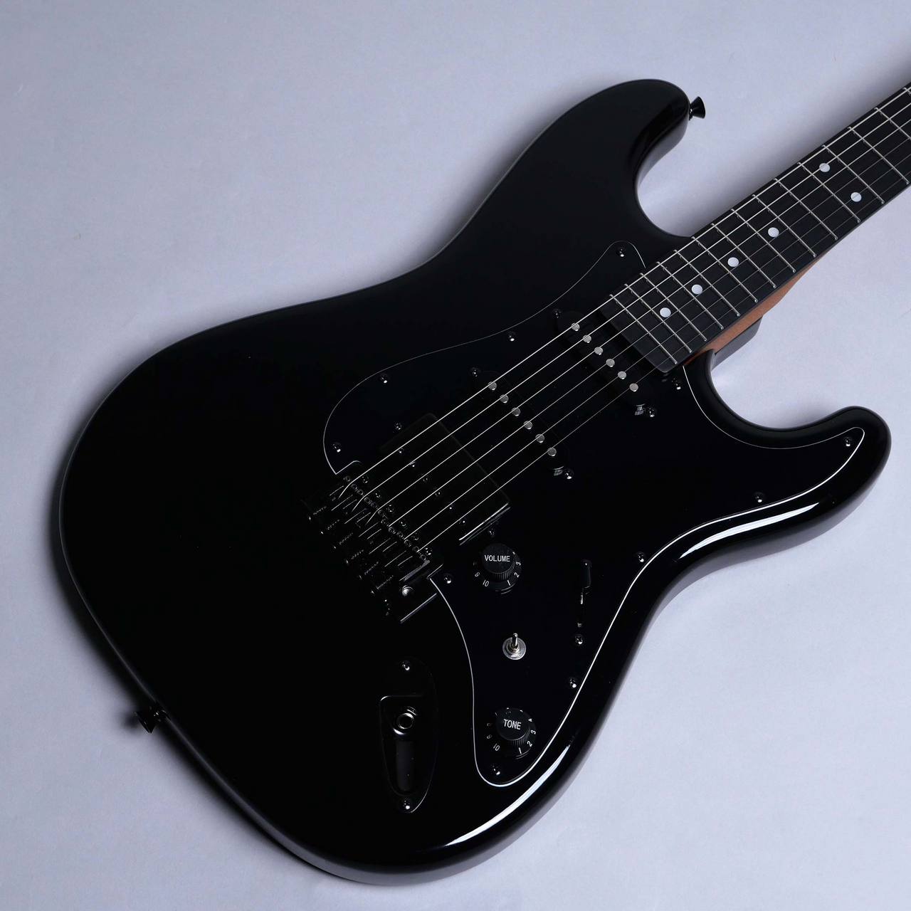 Eris. Nestia all black エレキギター ストラトキャスター