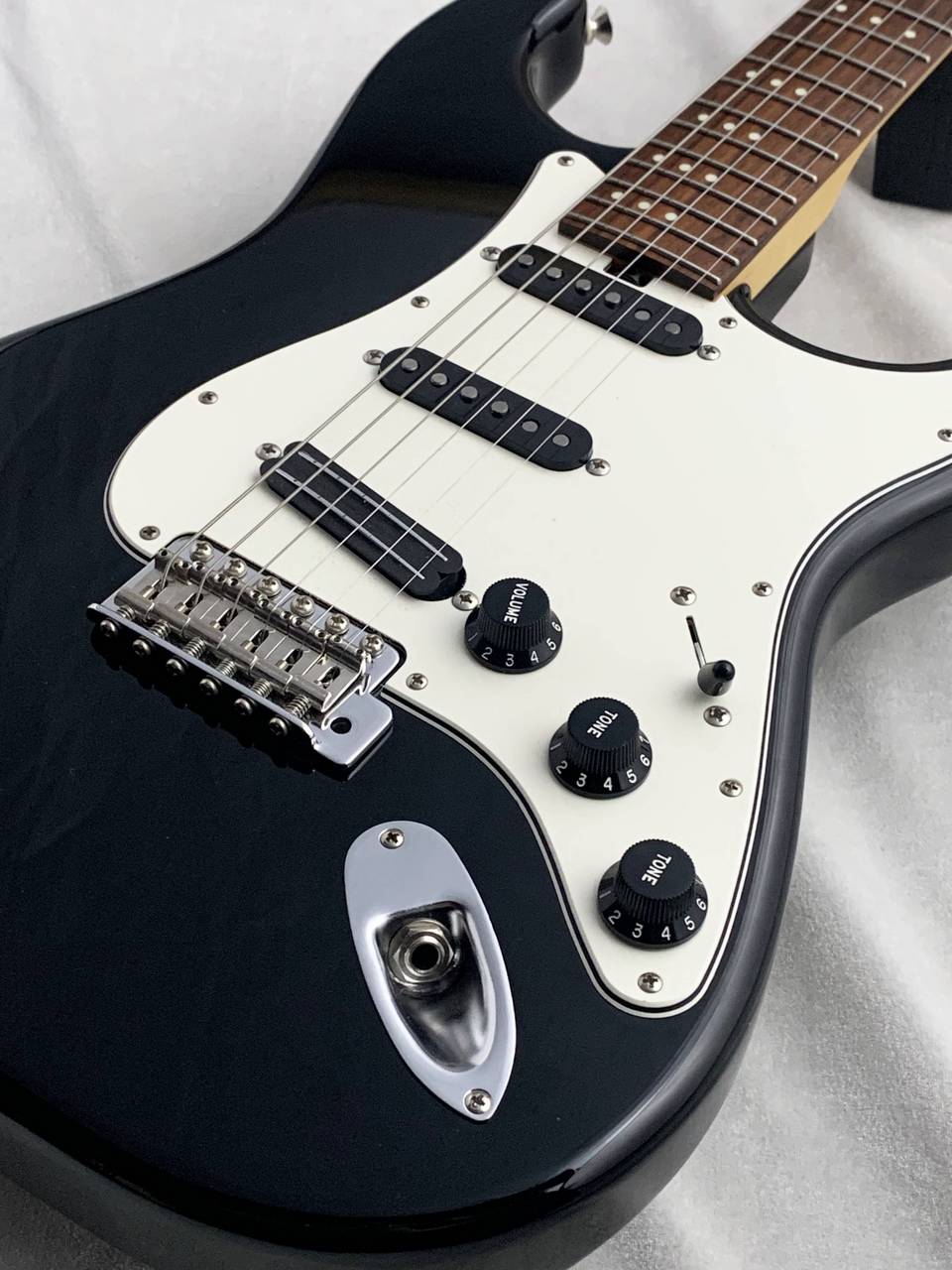 Three Dots Guitars 【中古品】S Black【3.38kg】（中古）【楽器検索