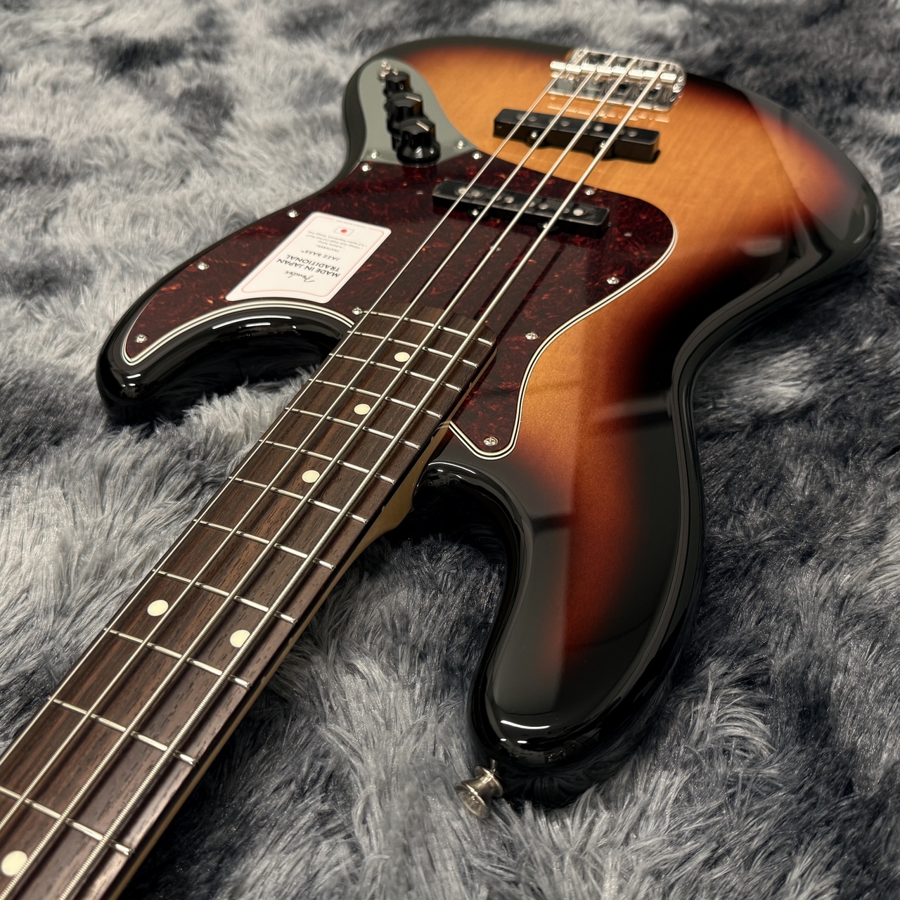 Fender Made in Japan Traditional 60s Jazz Bass 3-Color Sunburst