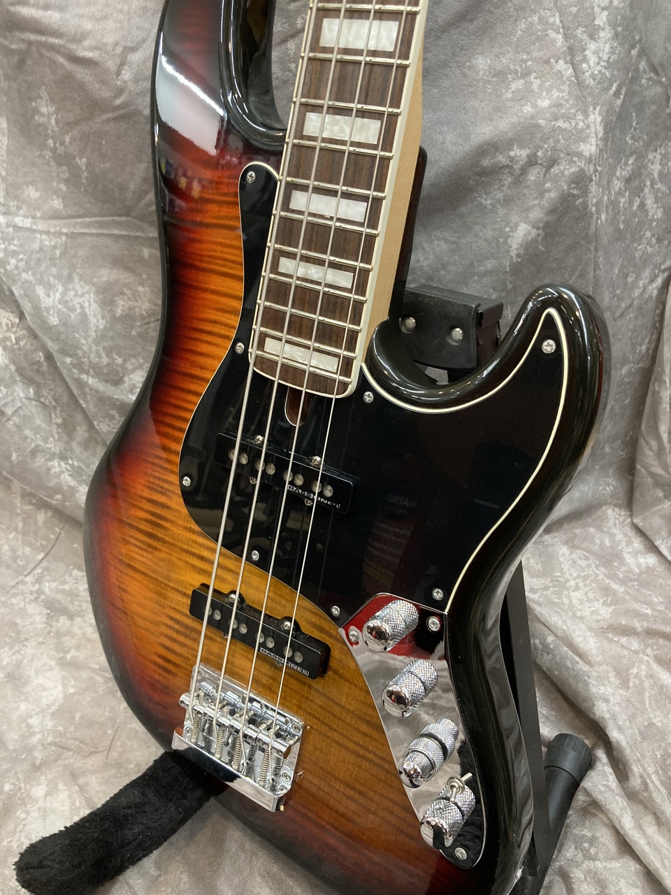 Mayones JABBA 4 CLASSIC ベース Mayones Jabba Classic 4 Bass, Maple Fretboard, Trans Dirty