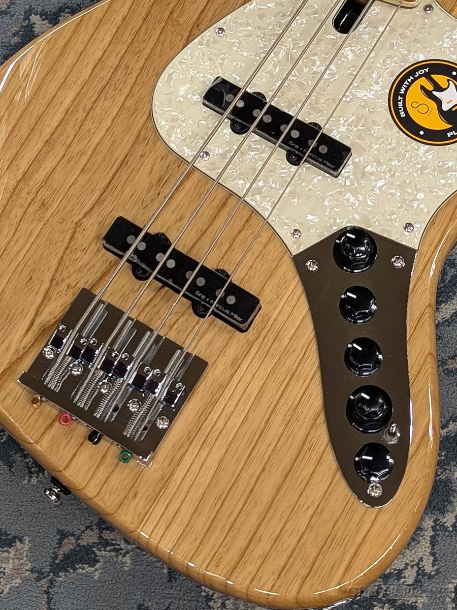 Sire V8 4st -Natural-（新品）【楽器検索デジマート】