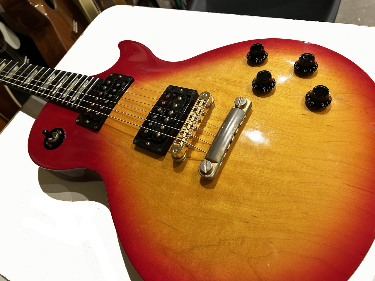 Gibson Gibson Les Paul Studio Lite Cherry Burst 1993年製（中古