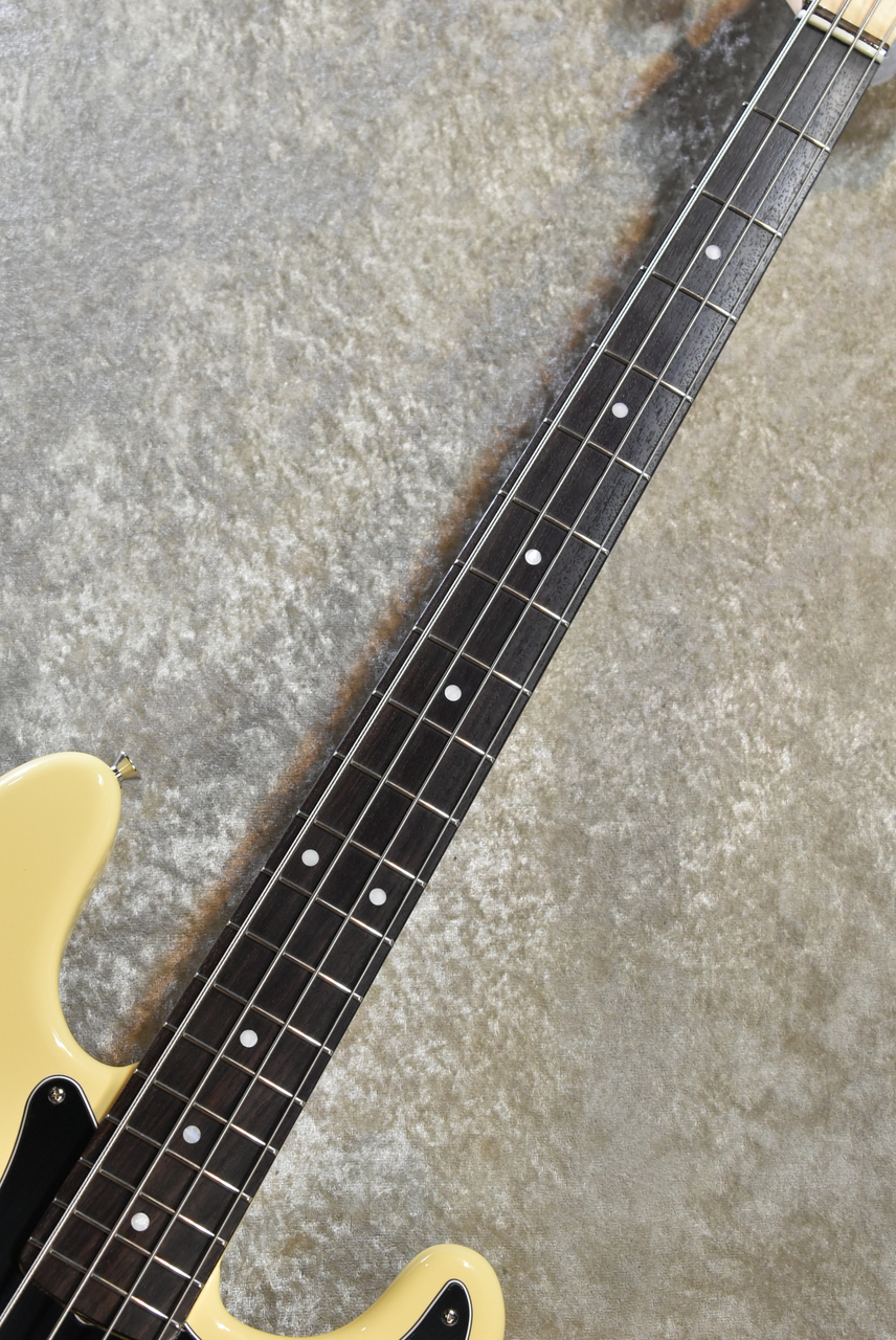 Fender Made in Japan Traditional 70s Precision Bass -Vintage White
