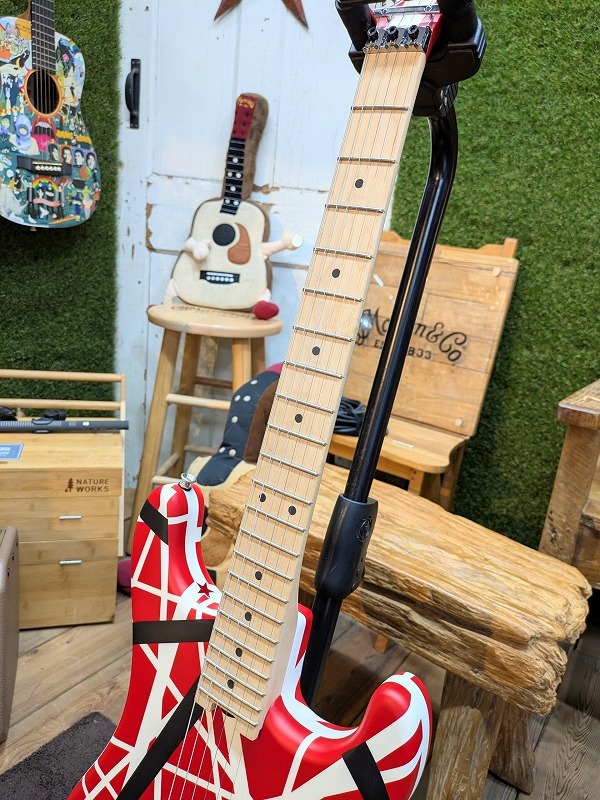 EVH Striped Series 5150 Maple Fingerboard -Red with Black and