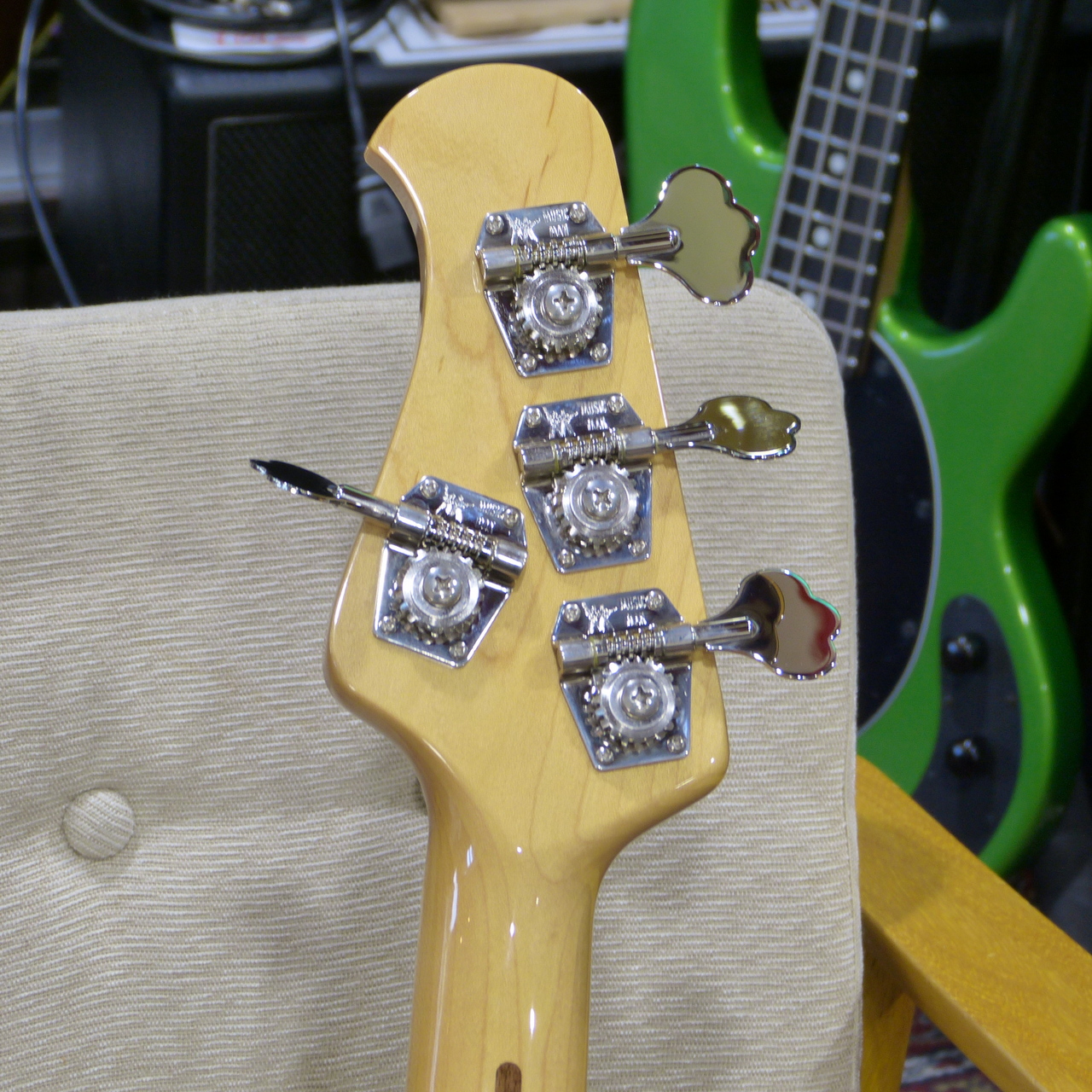 ベース MUSIC MAN StingRay 池袋店】MUSIC MAN StingRay 徹底解剖！【NOAH BOOK：ノアブック】by