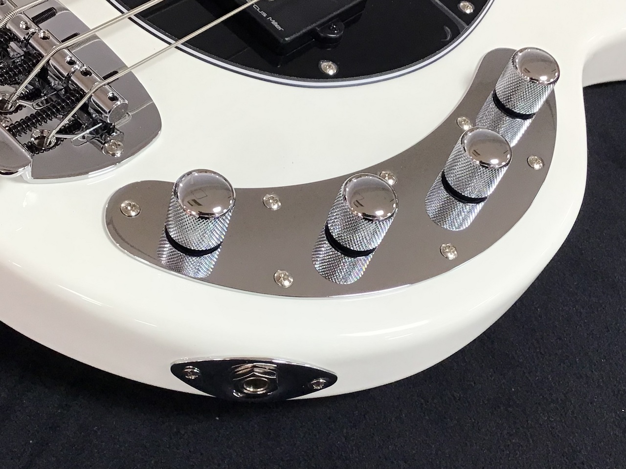 Sire Z3-5 String / AWH (Antique White)（新品/送料無料）【楽器検索
