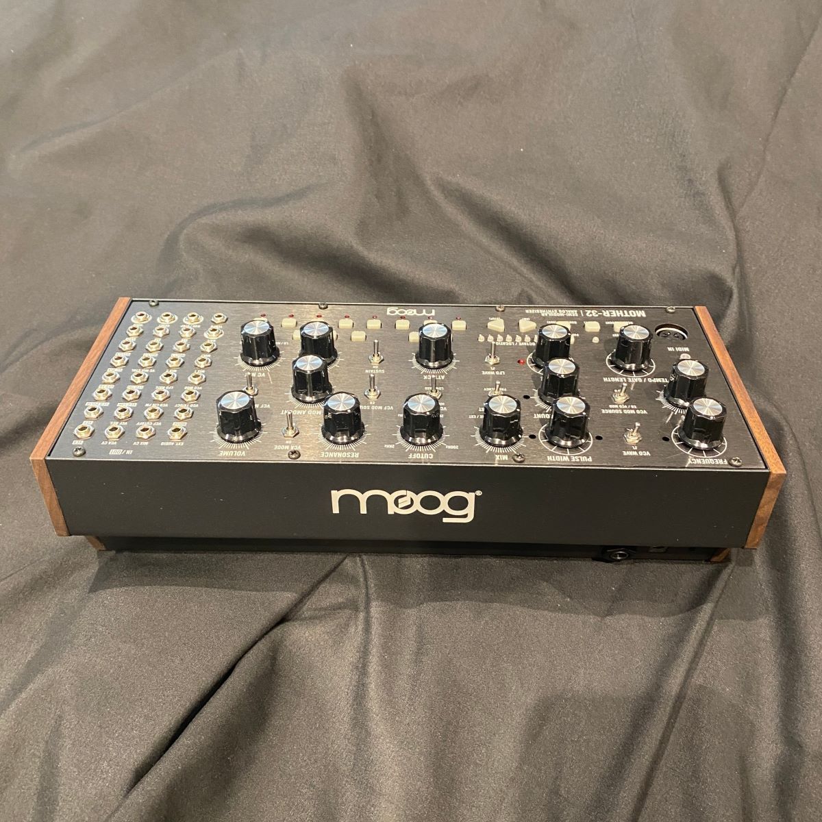 Moog 【B級特価】MOTHER 32 + MG MOTHER 32 CABLE SET 5 6IN セミ