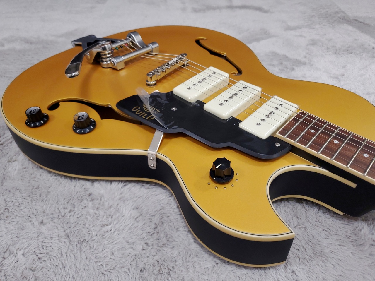 Guild Starfire I Jet90 ゴールド セミアコ ギグバッグ付き Starfire I Jet 90 Satin Gold | Guild Guitars