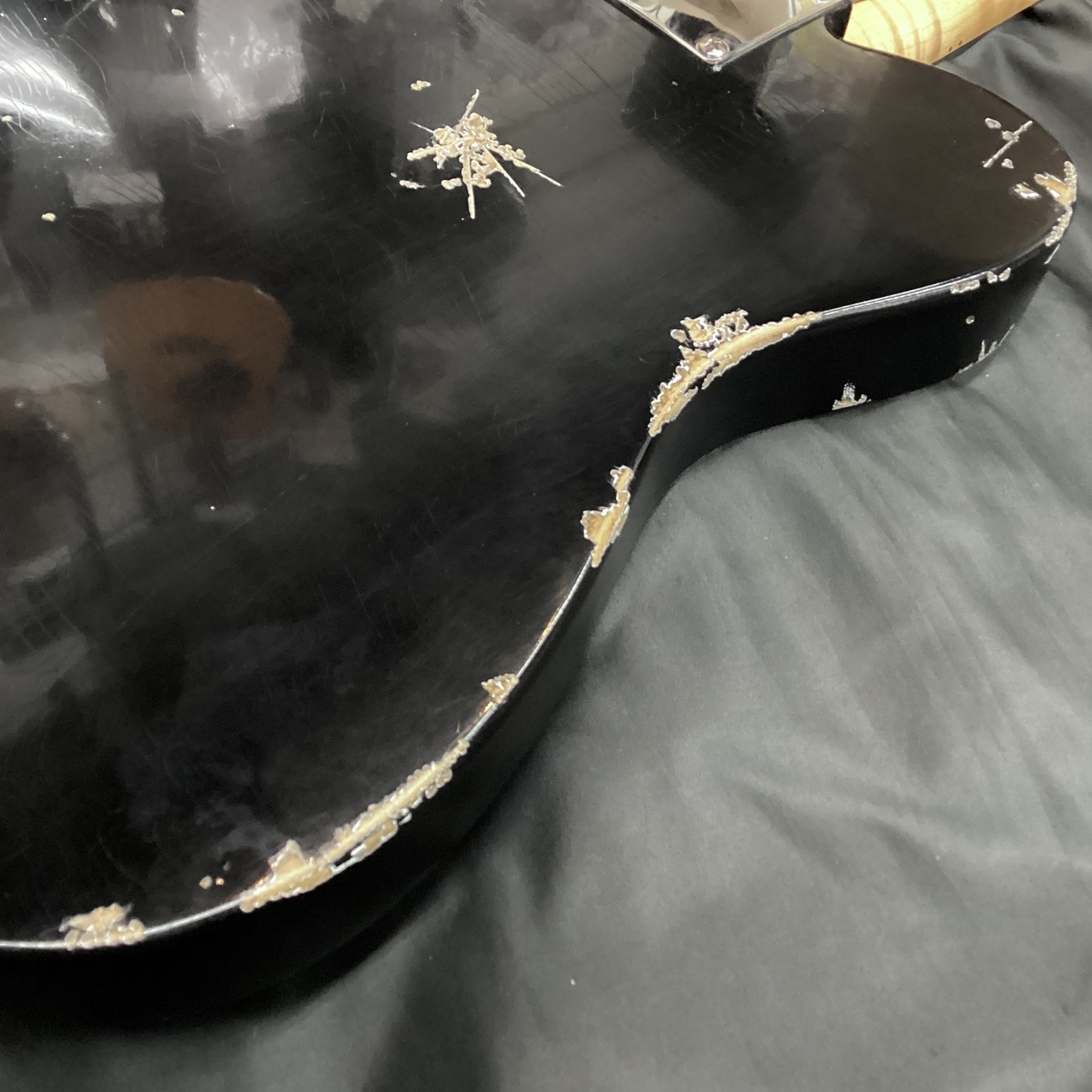 Vintage V52 ProShop Unique Electric Guitar/Black ICON with Bigsby