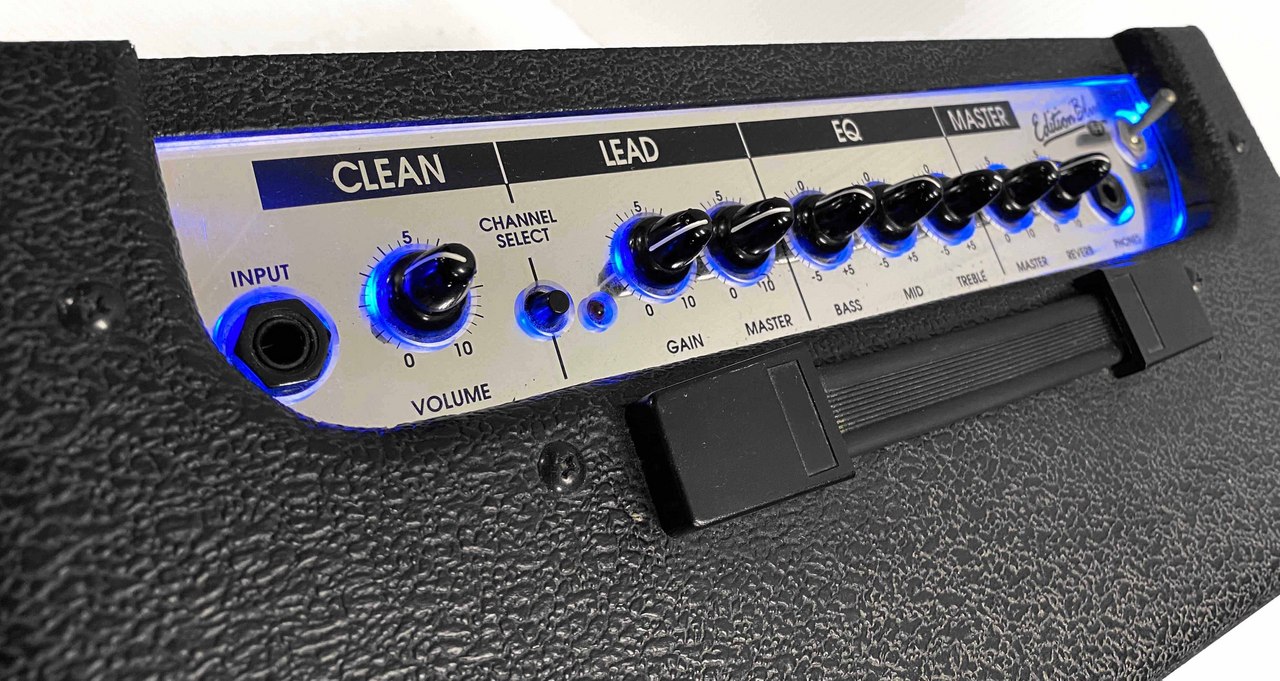 ヒュースアンドケトナー EDITION BLUE 15DFXギターアンプ クリーントーンが気持ち良い練習用ソリッドステートアンプ