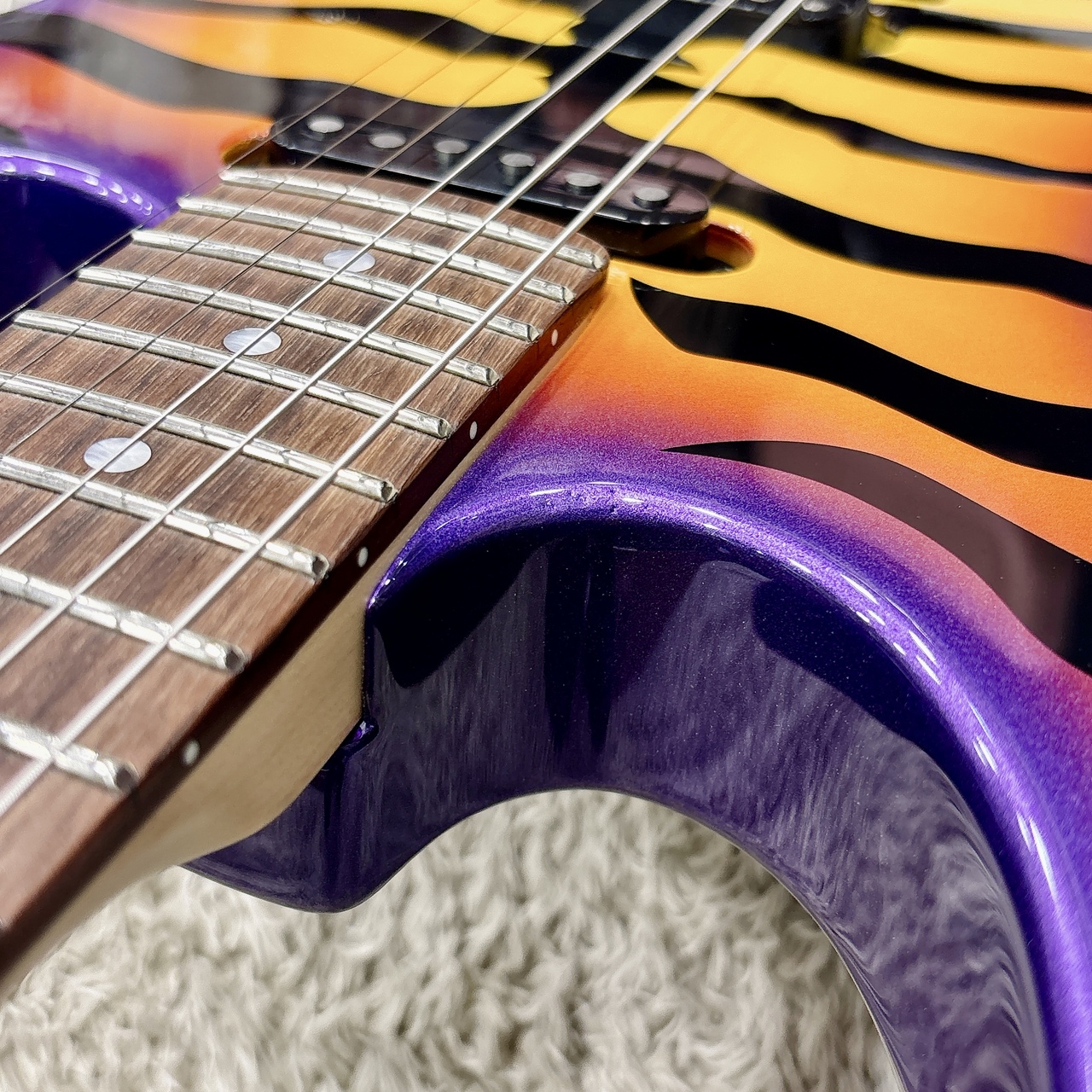 EDWARDS E-PURPLE TIGER (Purple Sunburst Tiger Graphic