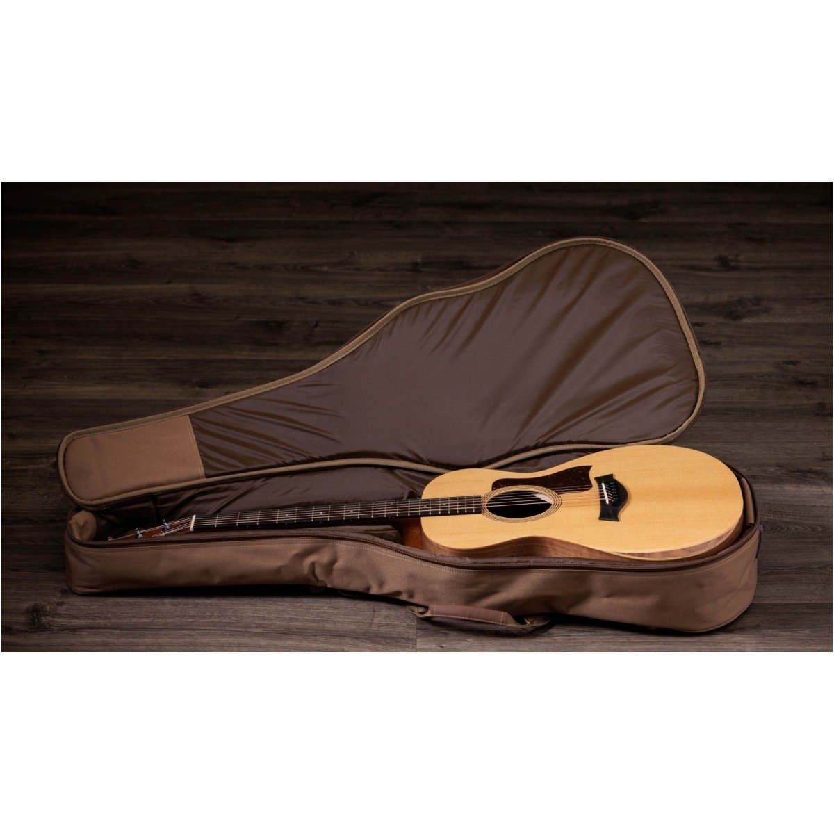 Taylor Academy12e Natural [単板トリファイド・スプルーストップ