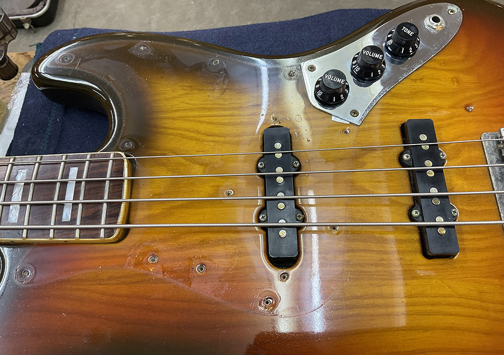 Fender 1981 Jazz Bass (SB/R)（ビンテージ）【楽器検索デジマート】