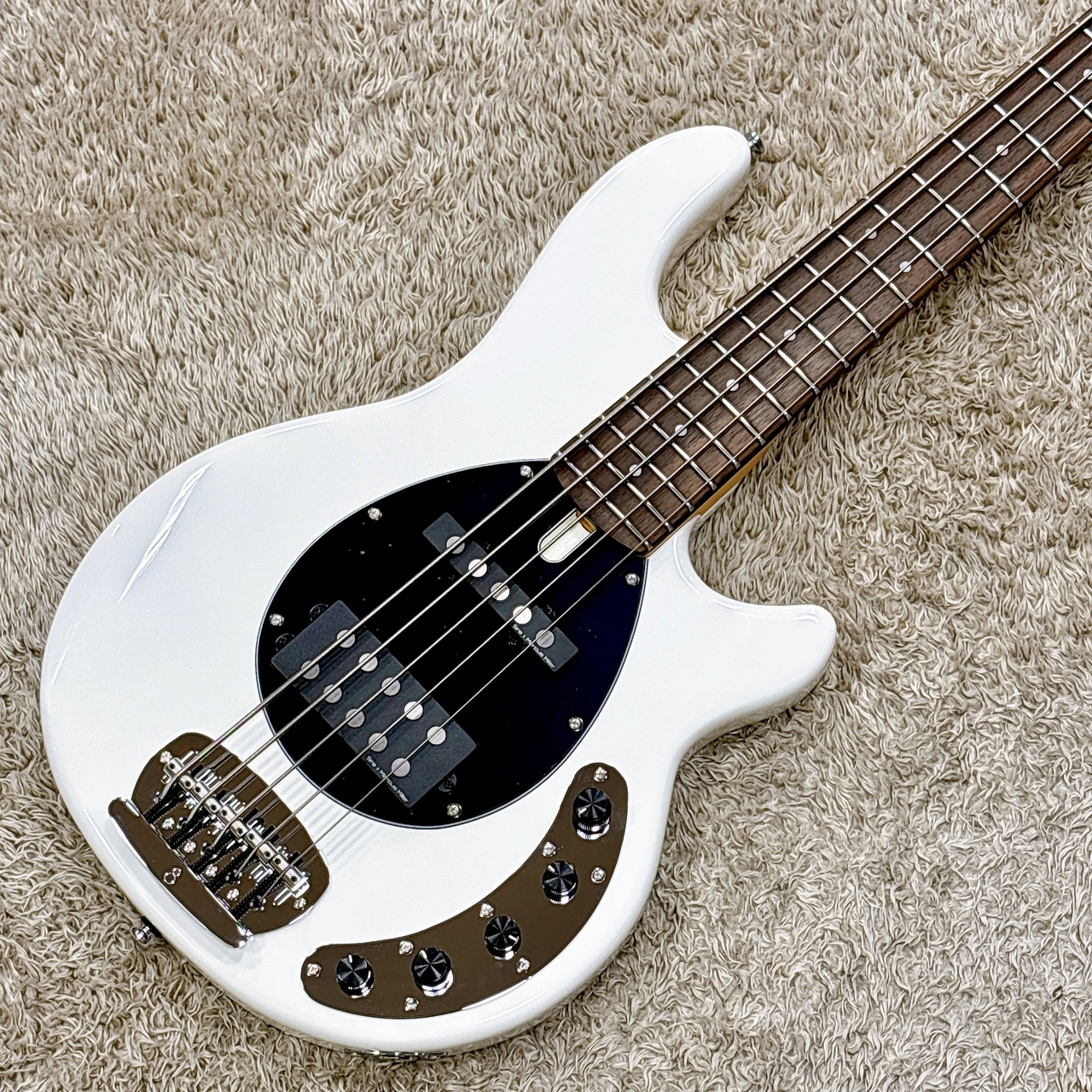 ほぼ未使用Sire Marcus Miller Z7 エレキベース ほぼ未使用Sire Marcus Miller Z7 エレキベース ホワイト