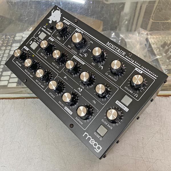 MOOG MINITAUR　アナログシンセ 暖かいフィルターが魅力。アナログシンセサイザー Moog Minitaur
