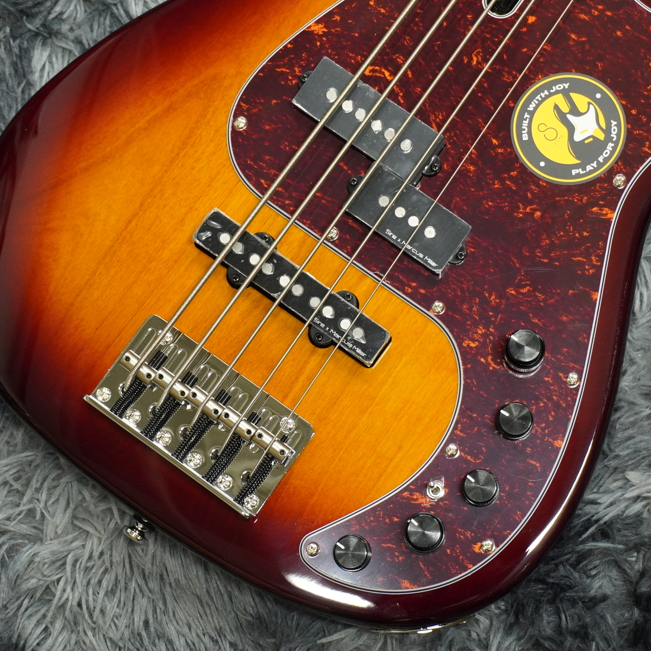 Sire MarcusMillerV7 5st サンバースト 純正ケース付 Sire MarcusMillerV7 5st サンバースト 純正ケース付 Sire