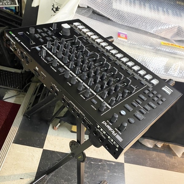 ドラムンベース、音響系中古CD20作品まとめ売り Roland TR-8S AIRA（中古）【楽器検索デジマート】