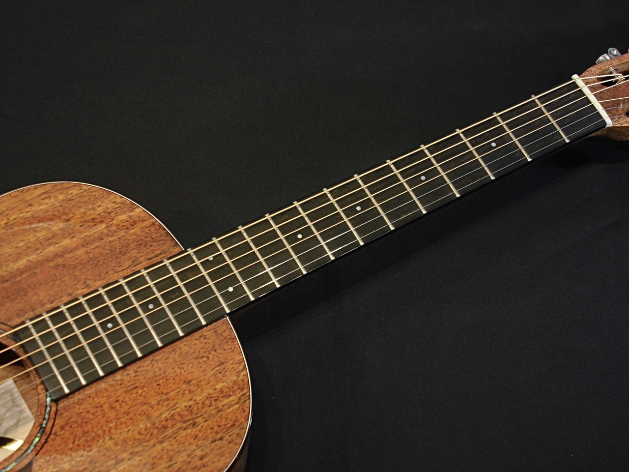 Morrisの12フレットジョイントのNYスタイルギターMY-601tsです。 Morrisの12フレットジョイントのNYスタイルギターMY-601tsです