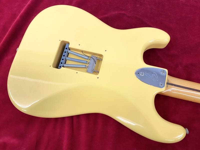 最新作の Fender Japan スキャロップ指板 ST72-SC ストラト ギター 