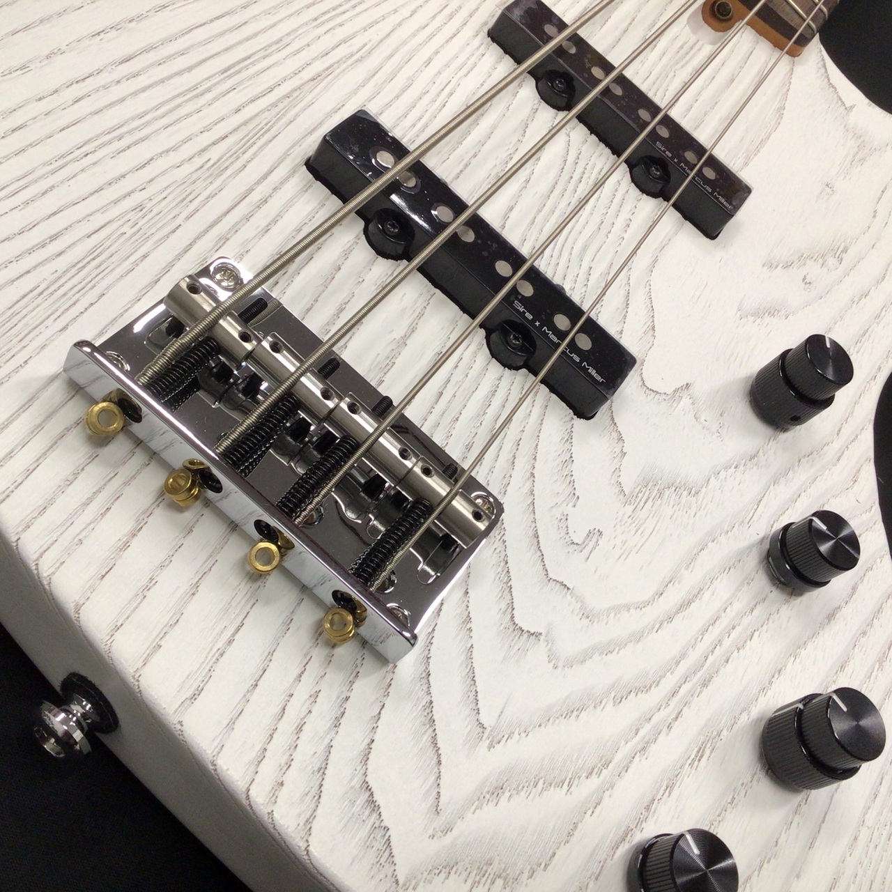 Sire Sire Marcus Miller V6 4-Strings Antique White【マーカス