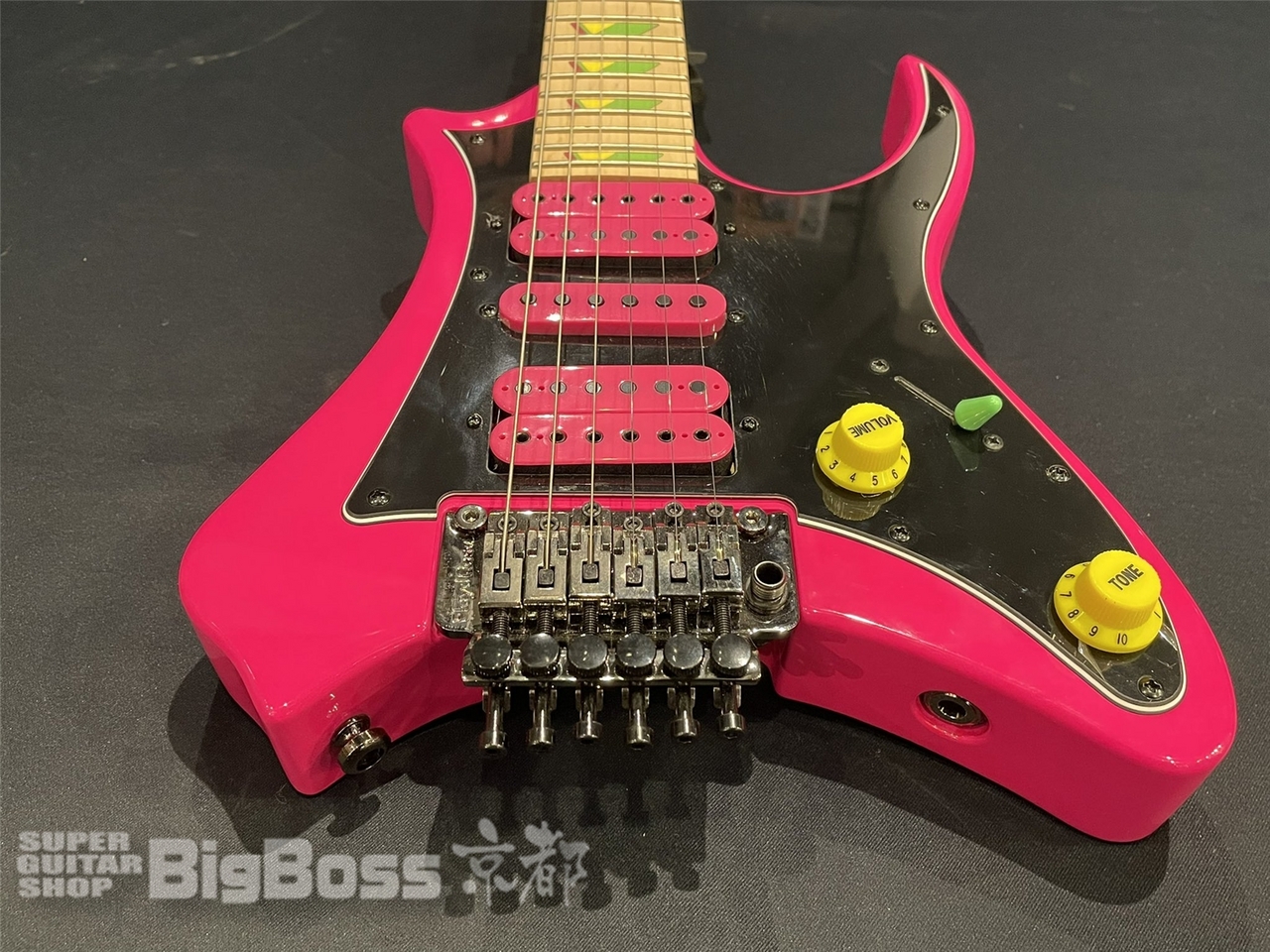 Traveler Guitar Vaibrant Deluxe V88X / Hot Pink（中古/送料無料