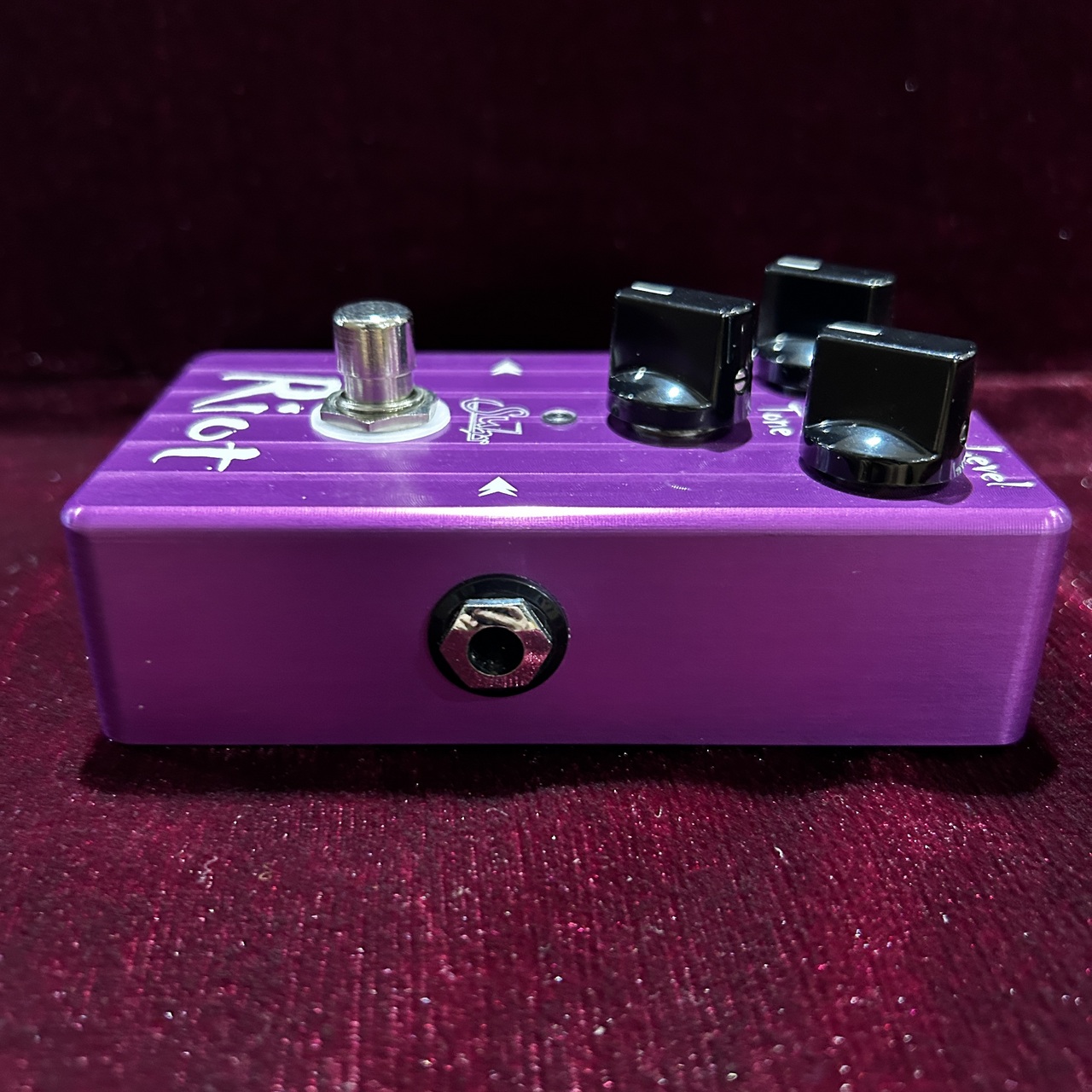 Suhr Riot ハイゲインディストーション Suhr Riot レビュー：エッジの効いたタイトな現代的ディストーション