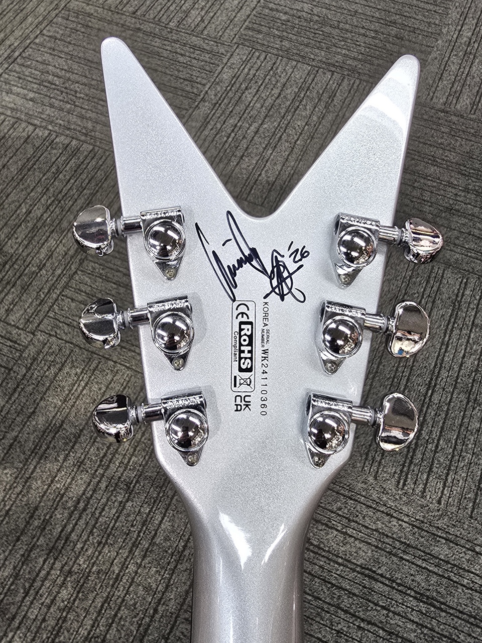 DEAN Michael Amott Tyrant TIN MAN サイン入り DEAN Michael Amott Signature Tyrant 「TIN MAN」 「直筆サイン入り