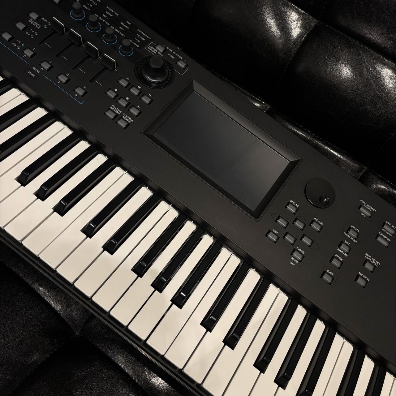 YAMAHA MODX7+ (純正ソフトケース付属) 76鍵盤（中古/送料無料）【楽器