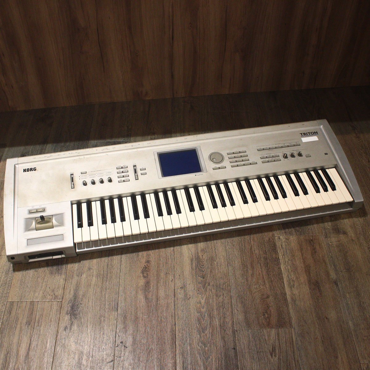 KORG TRITON / 61Keys 【渋谷店】