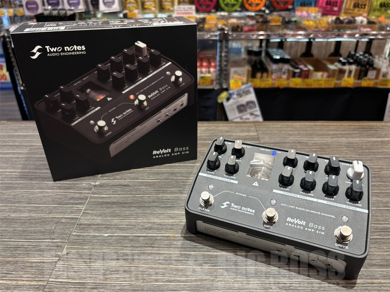 TWO NOTES Revolt bass 真空管ベースプリアンプ　ベースプリ ReVolt Bass - Two-notes