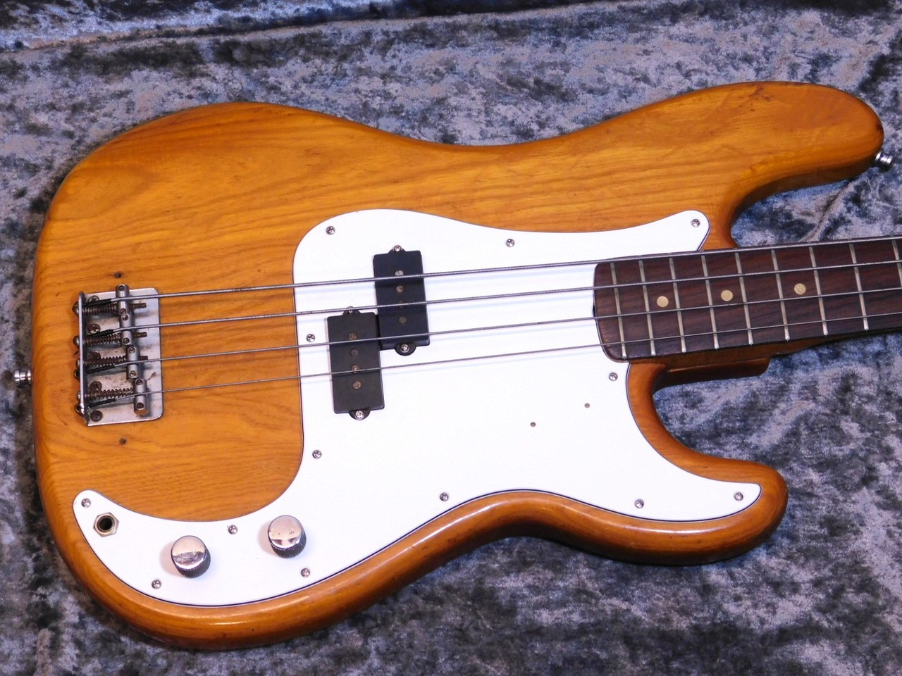 Fender Precision Bass '77（ビンテージ）【楽器検索デジマート】