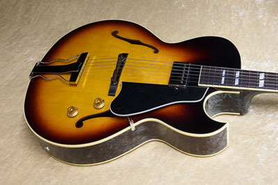 種類フルアコArchtop Tribute AT-105 Classic 美品送料込み！ - ギター