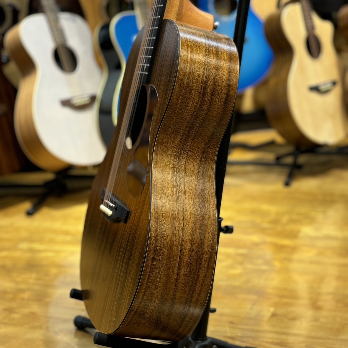 ほぼ未使用 Barclay MF-1207NA アコースティックギター ケース付 James J-100A MHT アコースティックギター ギグケース付属