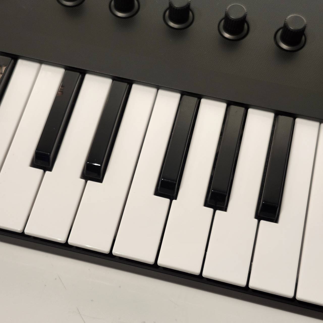 NATIVE INSTRUMENTS KOMPLETE KONTROL M32（中古/送料無料）【楽器検索 