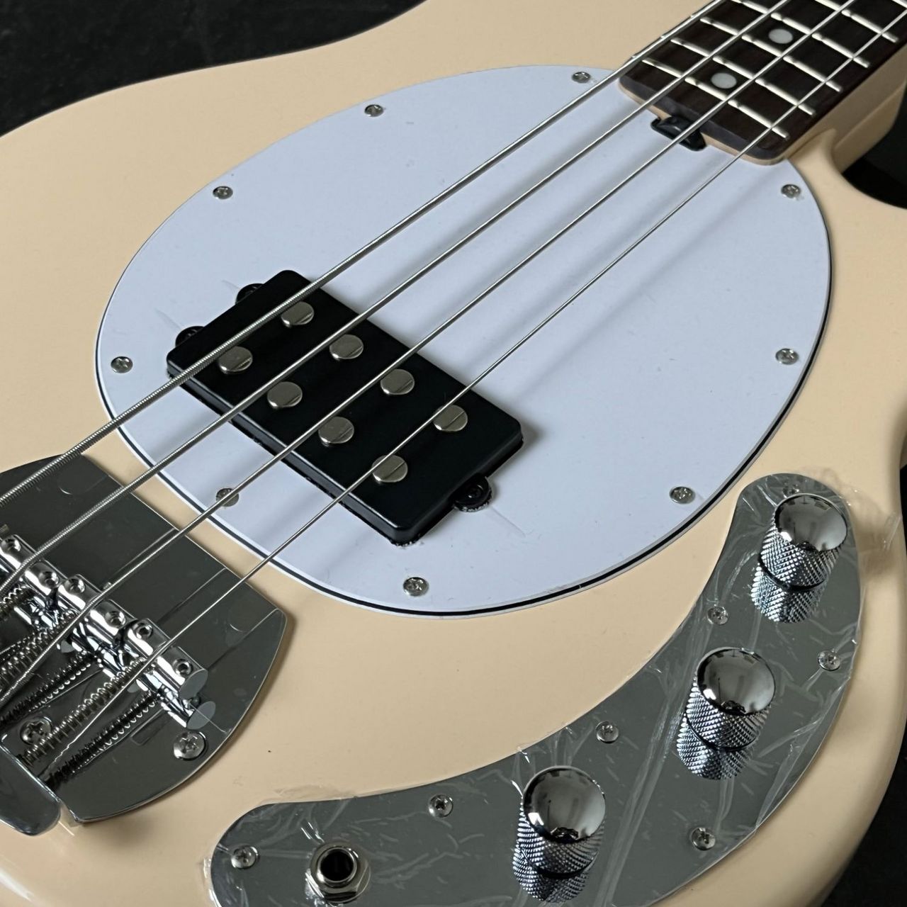 Sterling by MUSIC MAN STINGRAY RAY4 VC エレキベースSUB RAY4