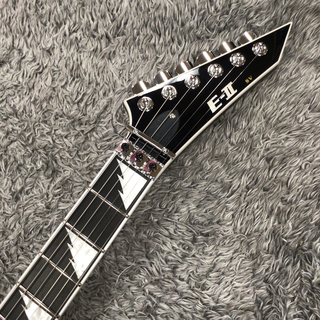 Ｅ－ＩＩ　ＳＶ　ＷＨＩＴＥ　ｗ／ＢＬＡＣＫ　ＳＴＲＩＰＥＳ【中古】 E-II SV【White, w/Black Stripes】（新品/送料無料）【楽器検索