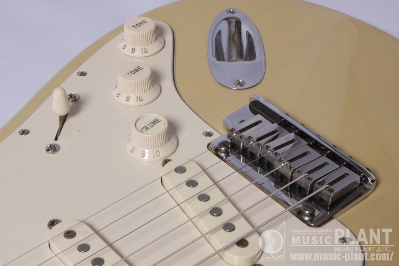 Fender Stratocaster アイボリー Fender American Deluxe Stratocaster® V Neck, Maple