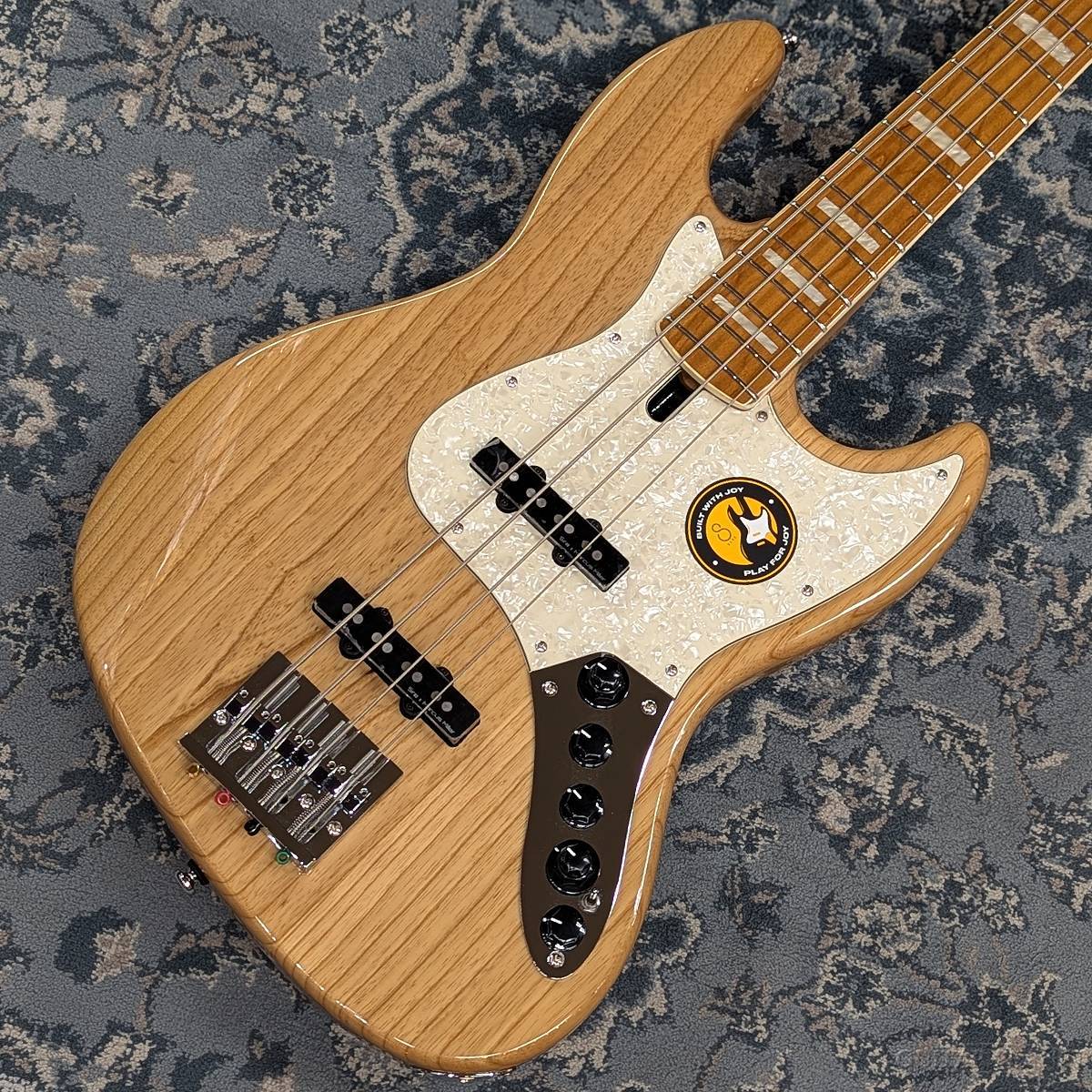 Sire V8 4st -Natural-（新品）【楽器検索デジマート】