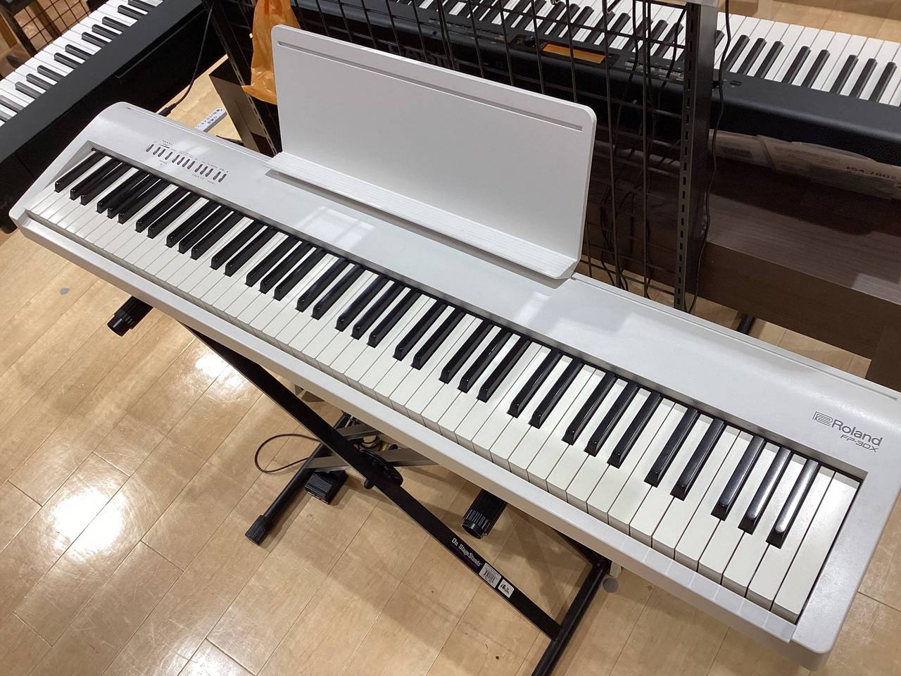 Roland FP-30X WH（B級特価/送料無料）【楽器検索デジマート】